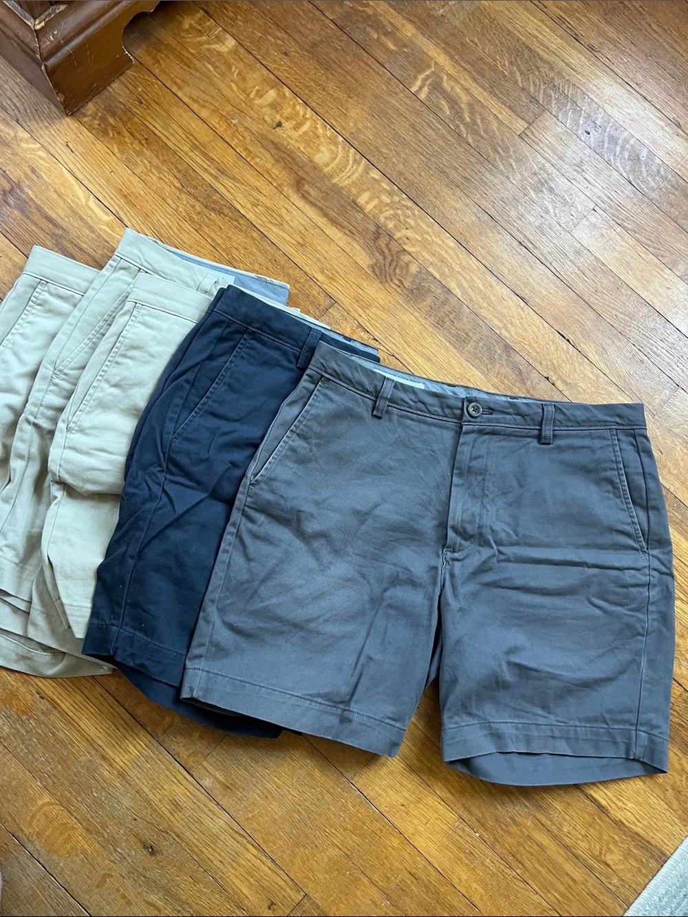 BUNDLE: 5 Pairs of Amazon Essentials Men’s Flat Front Shorts-Black, Navy, Khaki